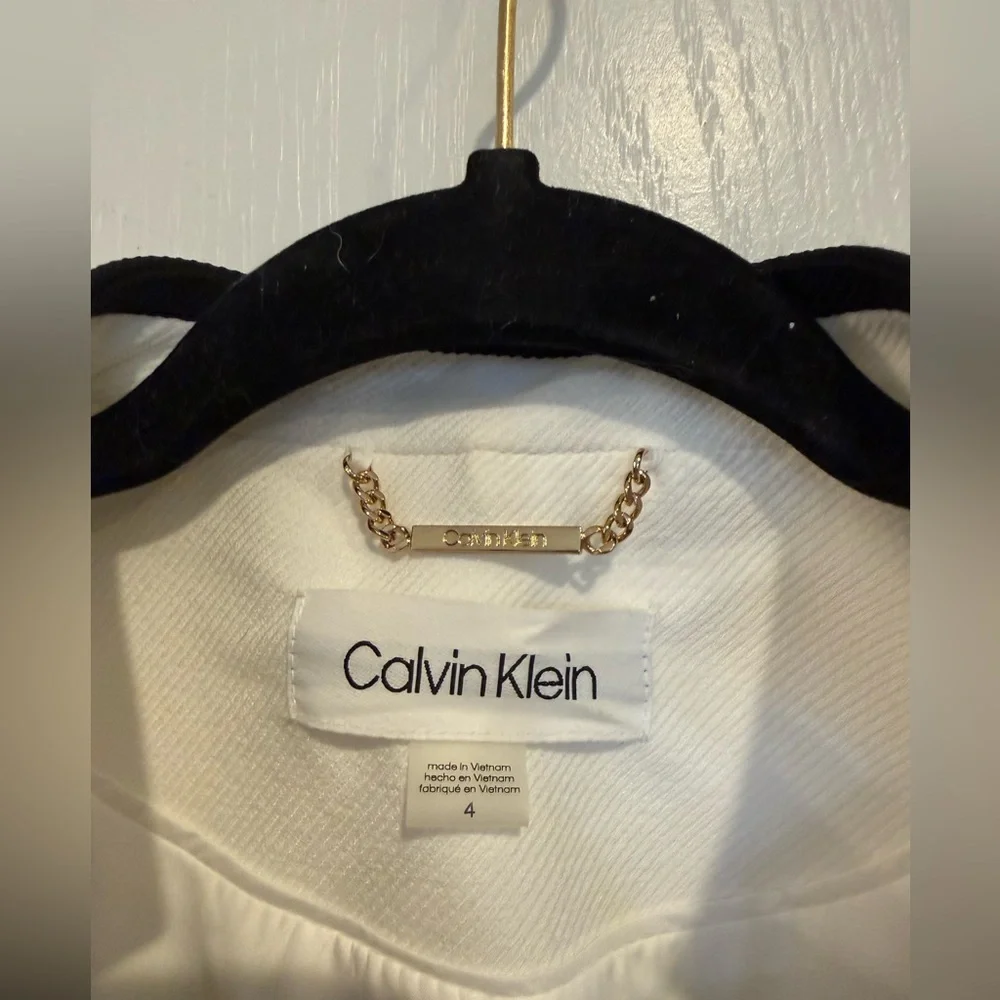 Calvin Klein women’s white 2 button long sleeve blazer black trim sz 4. No flaws - Picture 2 of 7